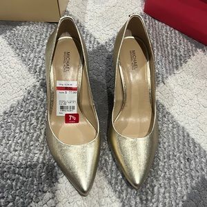New never used MK PUMPS